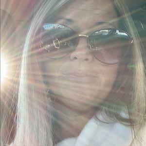 Meet your Posher, Whitney